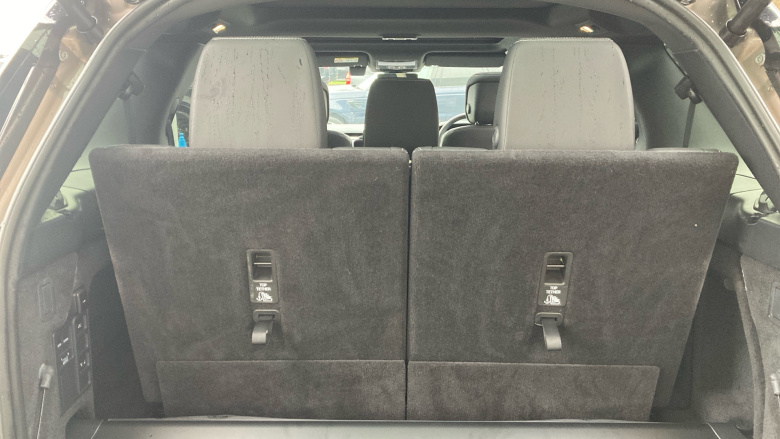 Land Rover Discovery 3.0 D300 Dynamic SE 5dr Auto Diesel Station Wagon